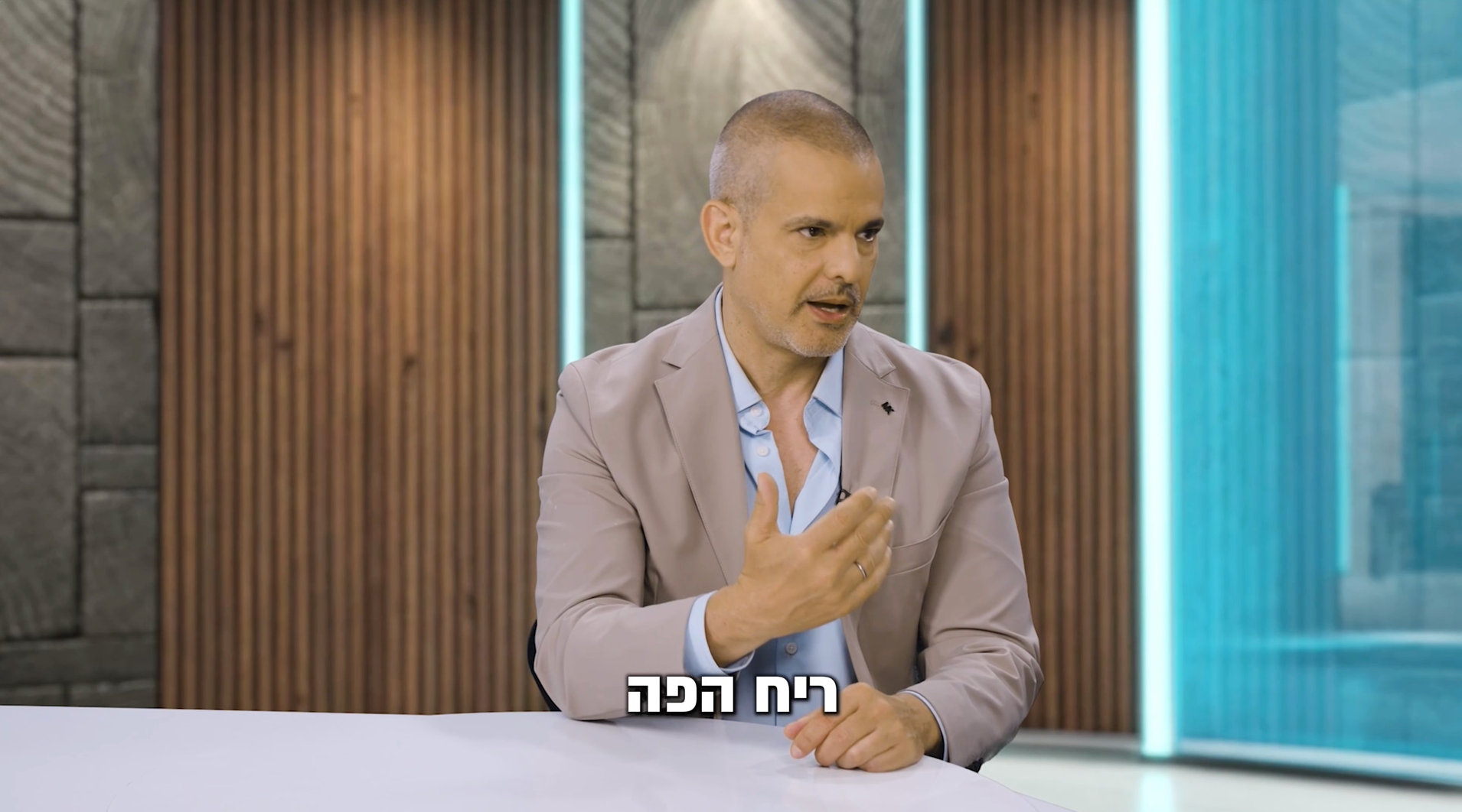 טוען וידאו: 